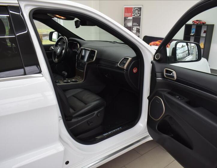 Jeep Grand Cherokee 16