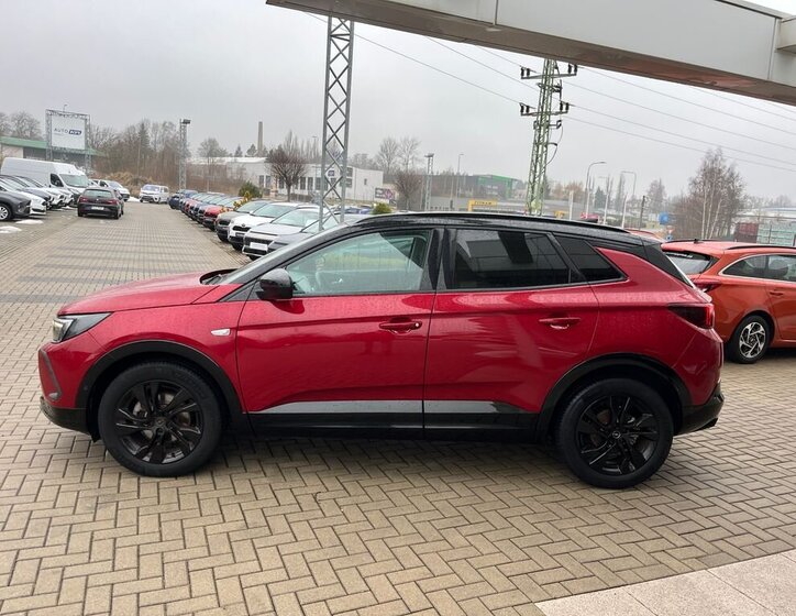 Opel Grandland SUV 1,2 l 96 kw