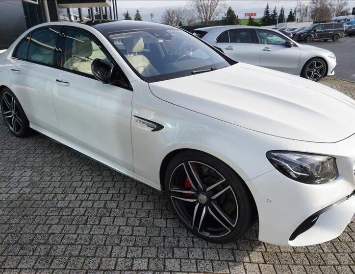 Mercedes-Benz Třídy E Sedan 4,0 l 450 kw