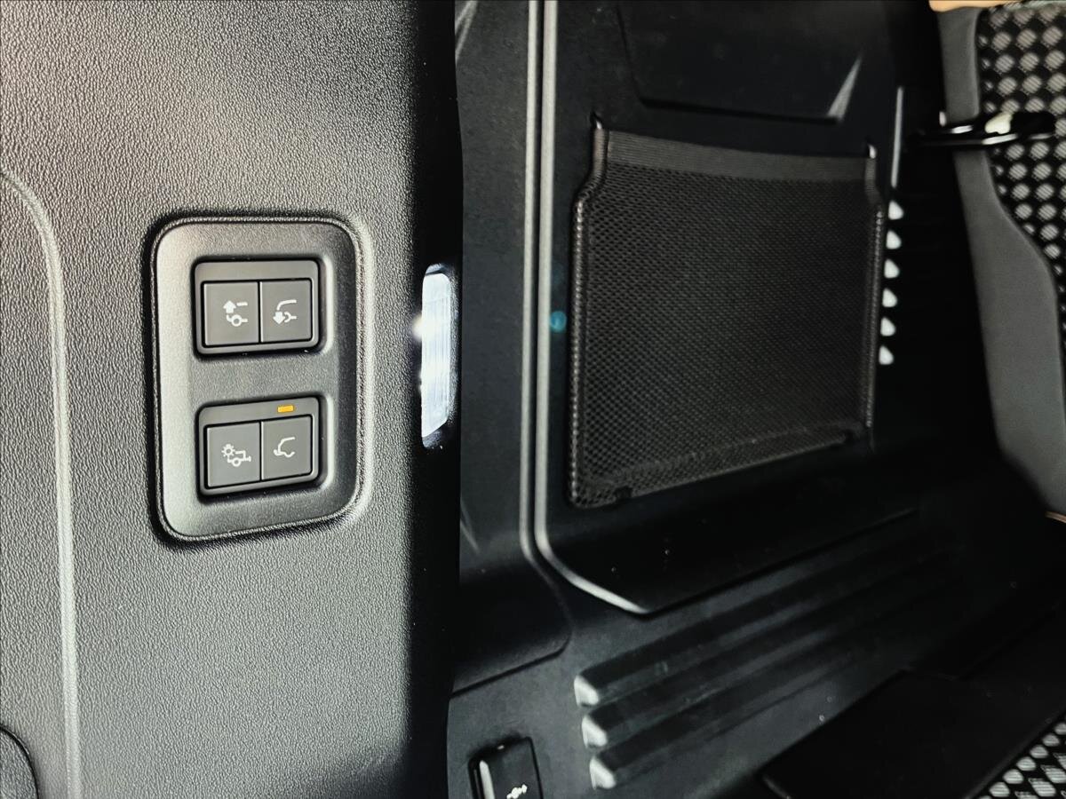 Land Rover Defender SUV / Terénní 5,0 l 313 kw