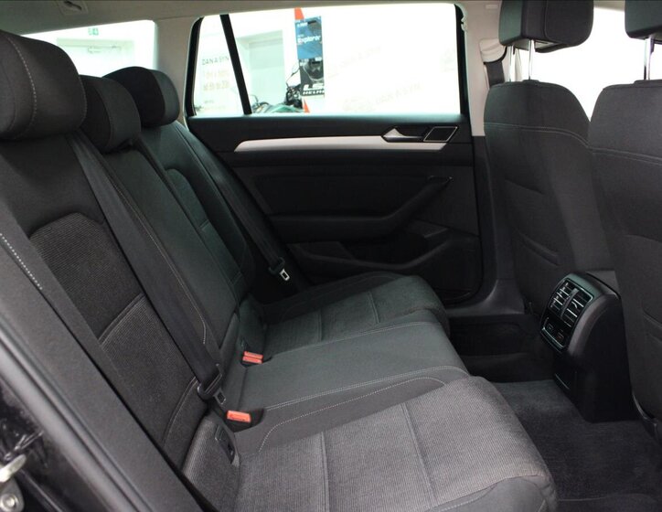 Volkswagen Passat 13