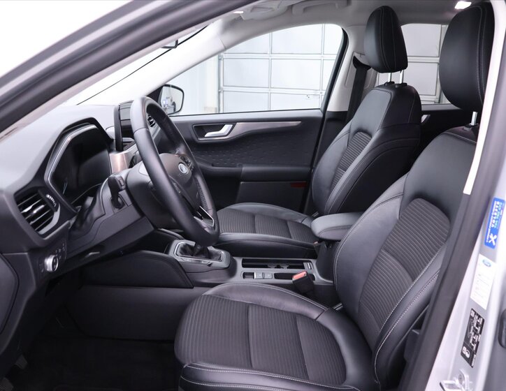 Ford Kuga SUV / Terénní 1,5 l 110 kw