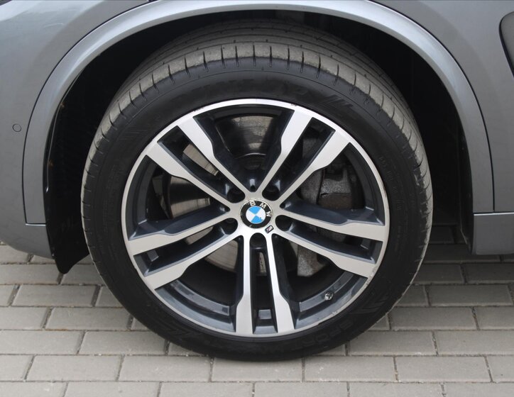 BMW X5 SUV / Terénní 3,0 l 280 kw