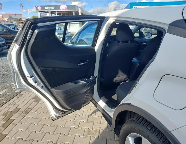 Toyota C-HR 12