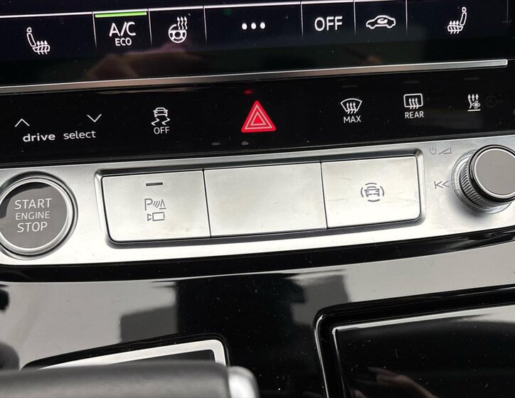 Audi Q8 SUV / Terénní 3,0 l 210 kw