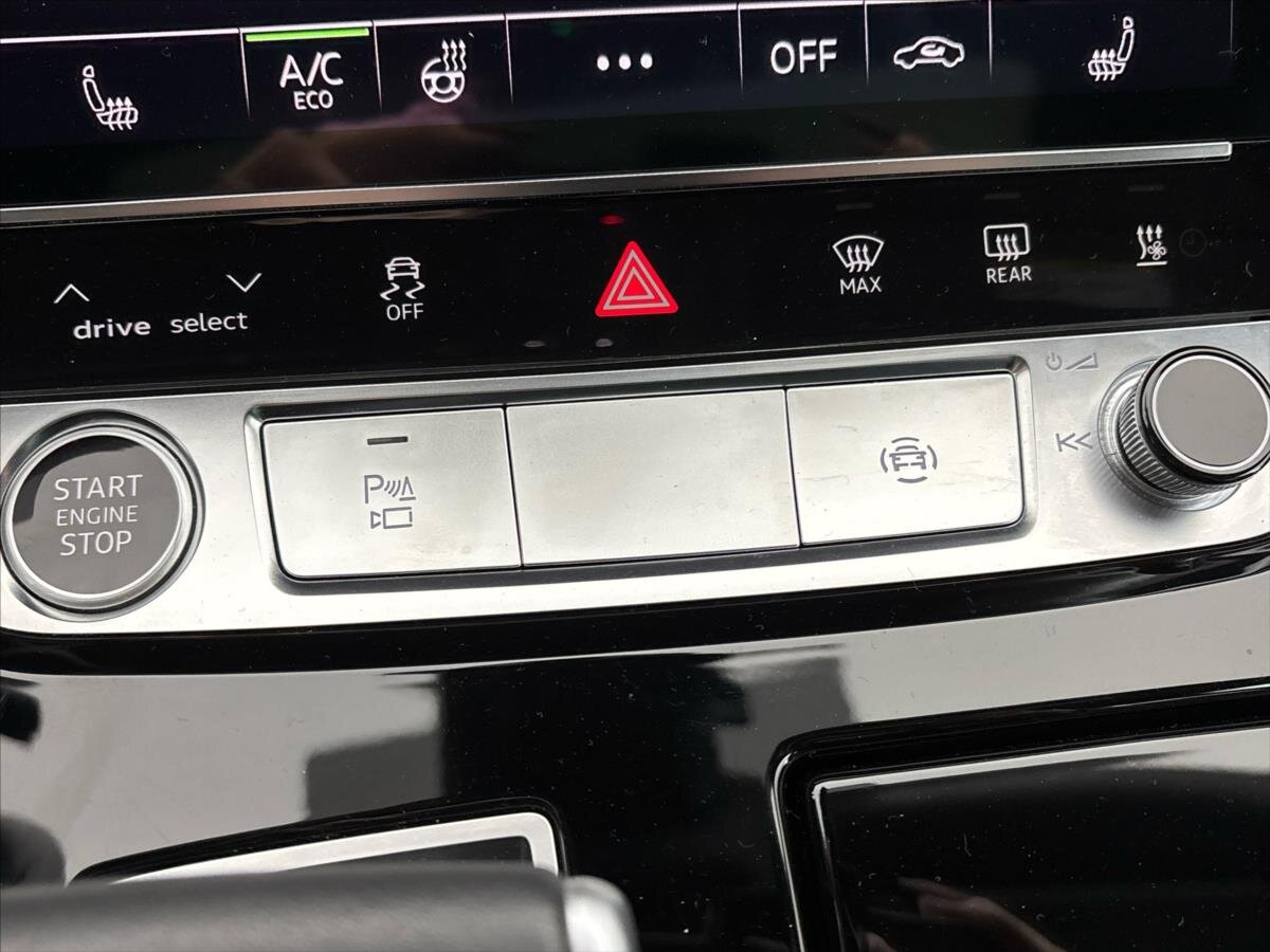 Audi Q8 SUV / Terénní 3,0 l 210 kw