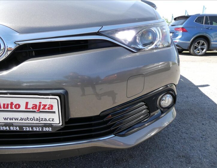 Toyota Auris Kombi 1,3 l 73 kw