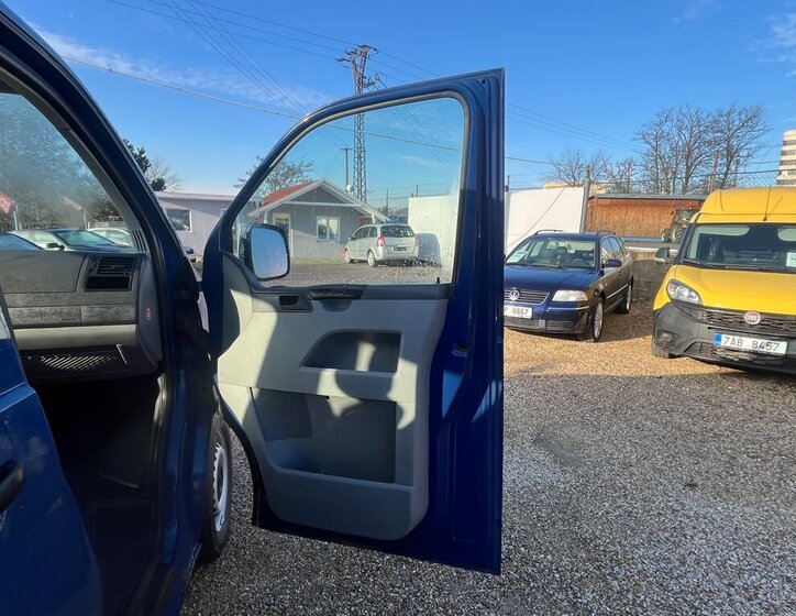 Volkswagen Caravelle 14