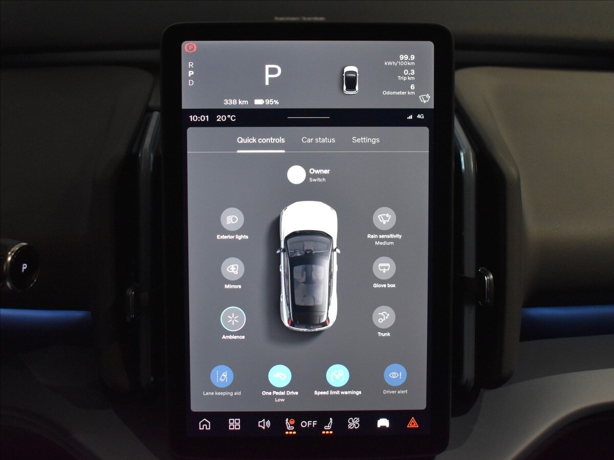 Volvo EX30 SUV / Terénní 0,0 200 kw