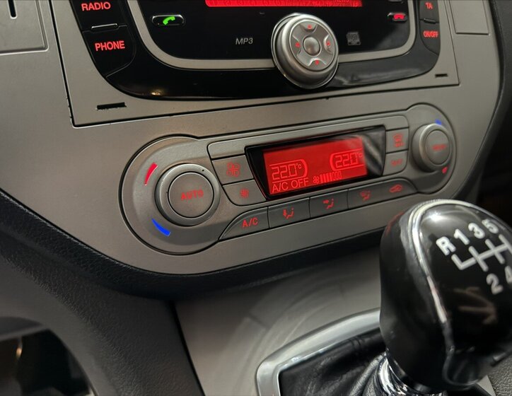 Ford Kuga SUV / Terénní 2,0 l 100 kw