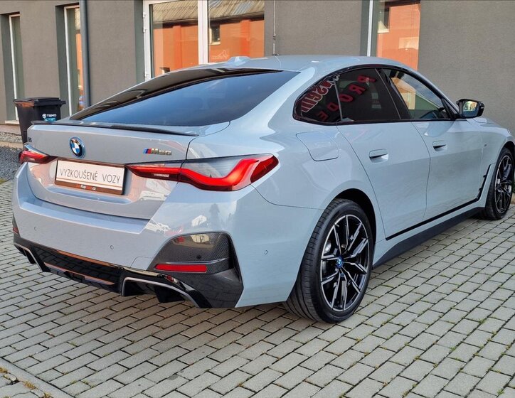 BMW i4 10