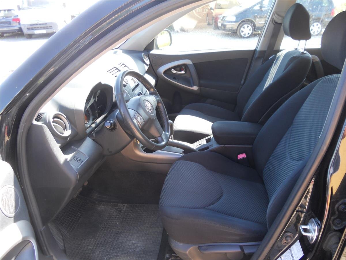 Toyota RAV4 Kombi 2,0 l 112 kw