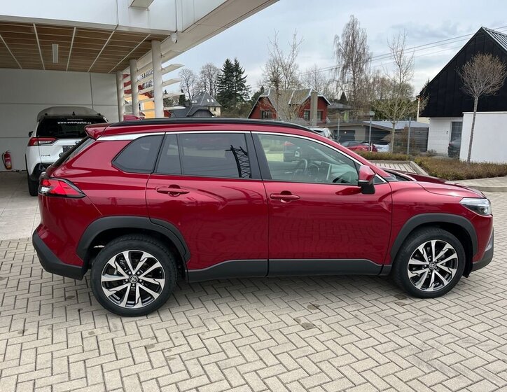 Toyota Corolla Cross SUV / Terénní 1,8 l 72 kw