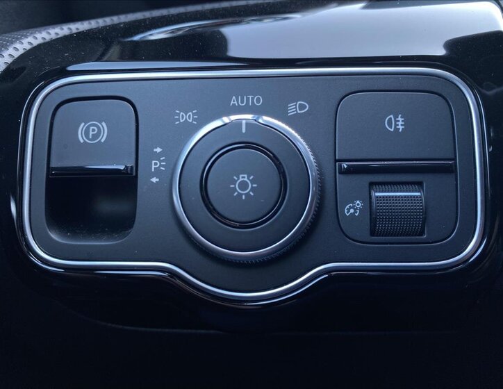 Mercedes-Benz Třídy A Sedan / Limuzína 1,3 l 120 kw