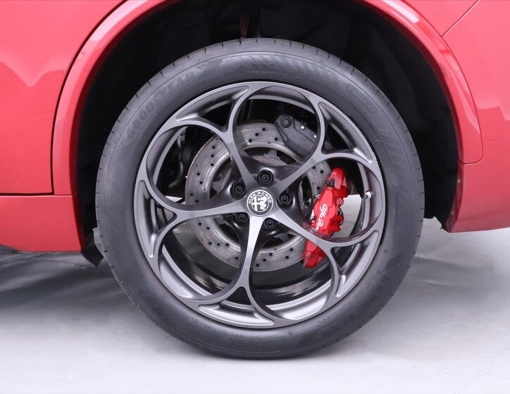 Alfa Romeo Stelvio SUV / Terénní 2,9 l 375 kw