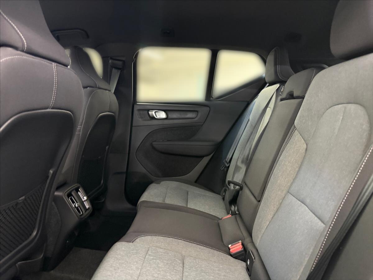 Volvo XC40 SUV / Terénní 2,0 l 120 kw