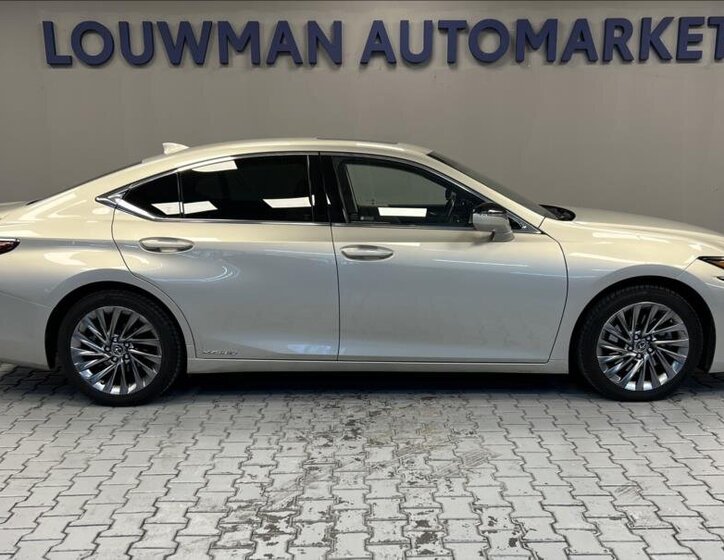 Lexus ES 300h Sedan 2,5 l 160 kw
