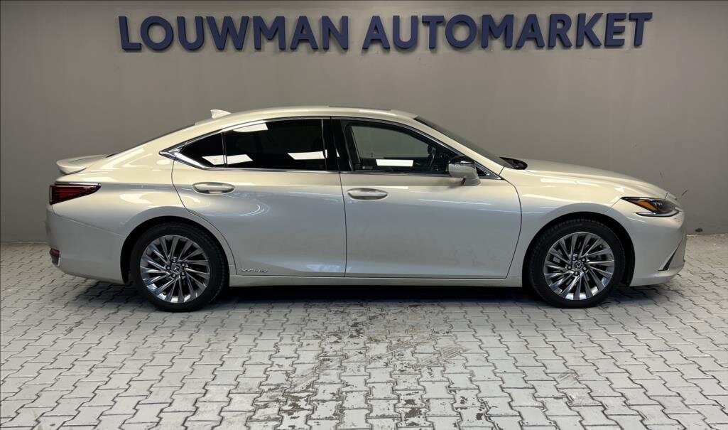 Lexus ES 300h Sedan 2,5 l 160 kw