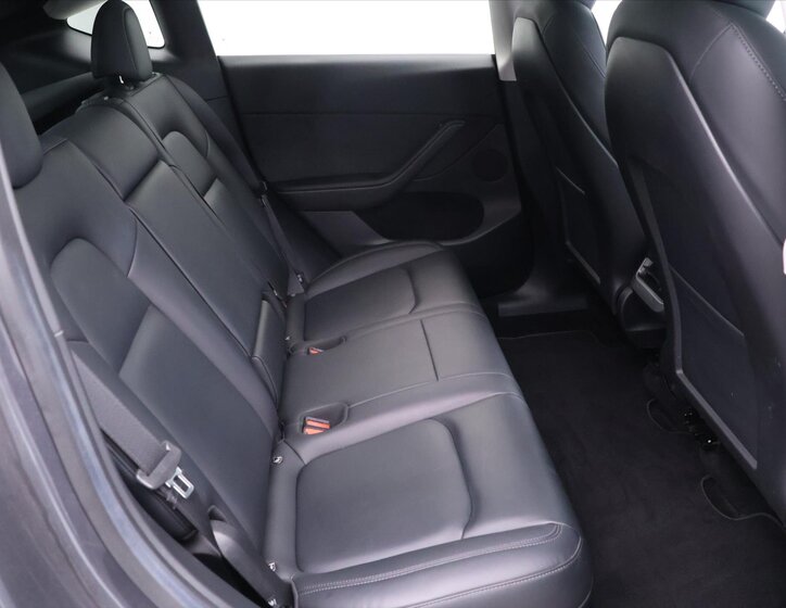 Tesla Model Y SUV / Terénní 0,0 378 kw