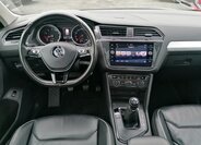 Volkswagen Tiguan 9