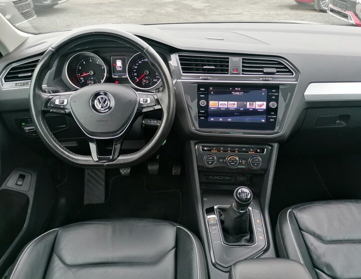 Volkswagen Tiguan 9