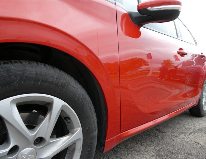 Peugeot 208 Hatchback 1,2 l 61 kw