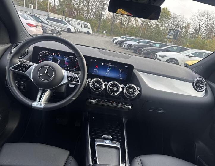 Mercedes-Benz GLA 12