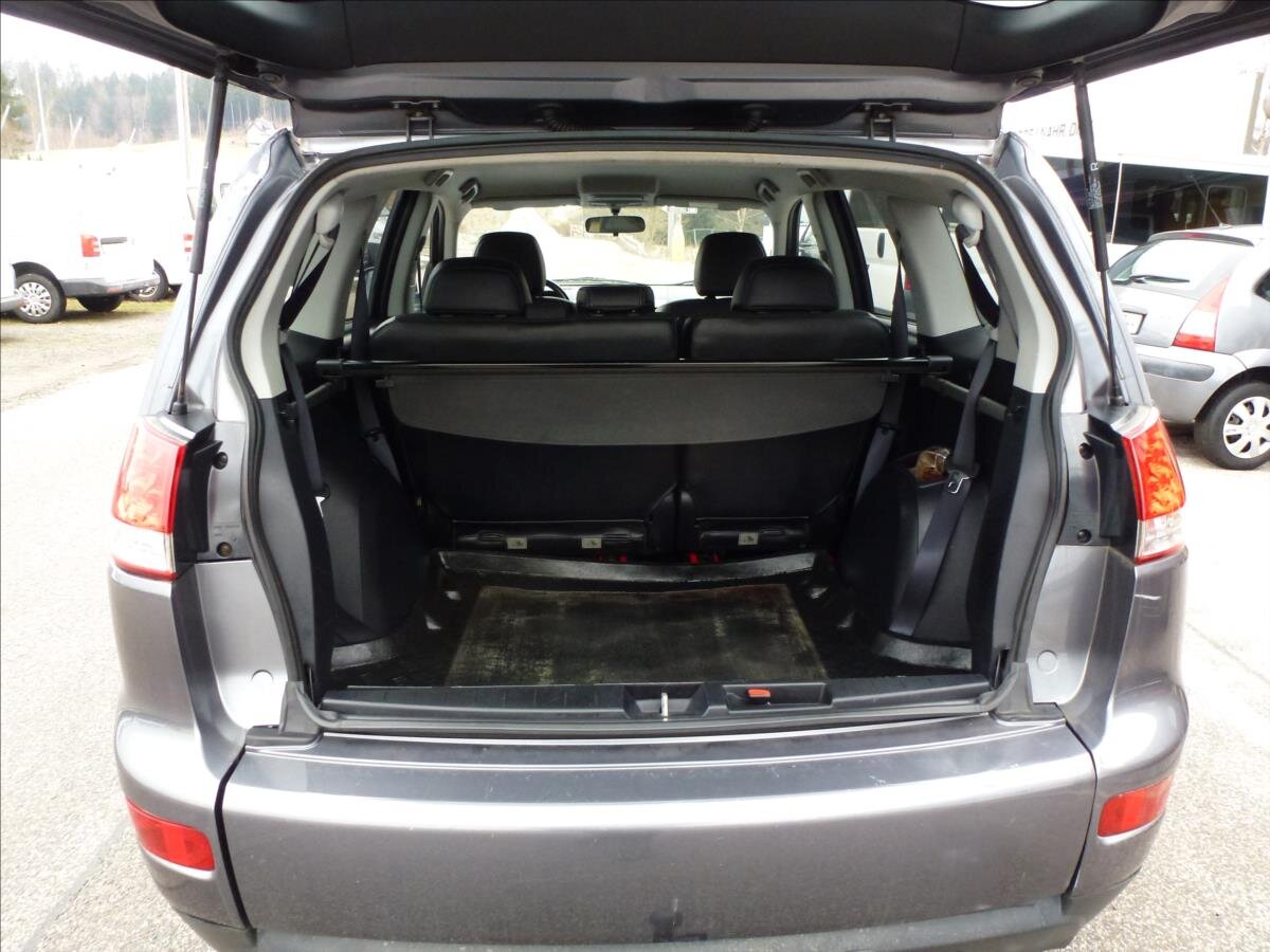 Citroën C-Crosser SUV 2,2 l 115 kw