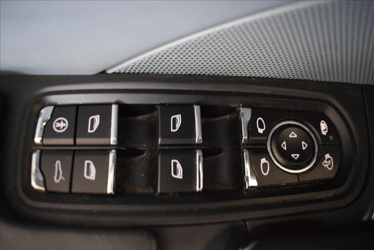 Porsche Cayenne SUV 4,8 l 405 kw