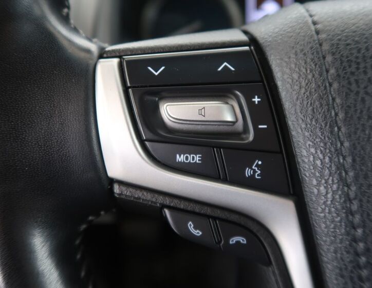 Toyota Land Cruiser 26