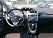 Toyota Verso 8
