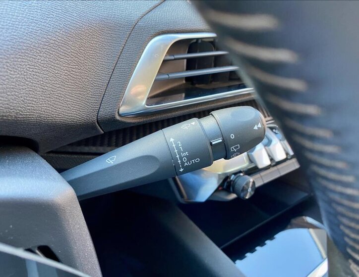 Peugeot 3008 SUV 1,2 l 96 kw