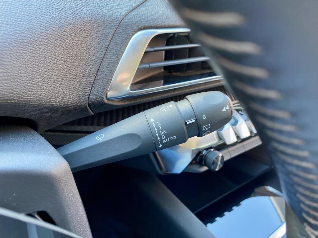 Peugeot 3008 SUV 1,2 l 96 kw