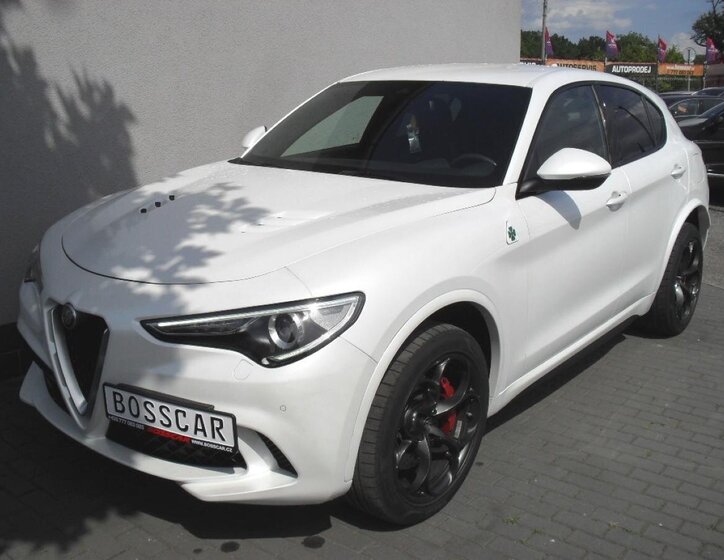 Alfa Romeo Stelvio SUV / Terénní 2,9 l 375 kw