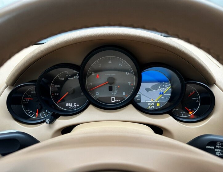 Porsche Cayenne Kombi 4,8 l 294 kw