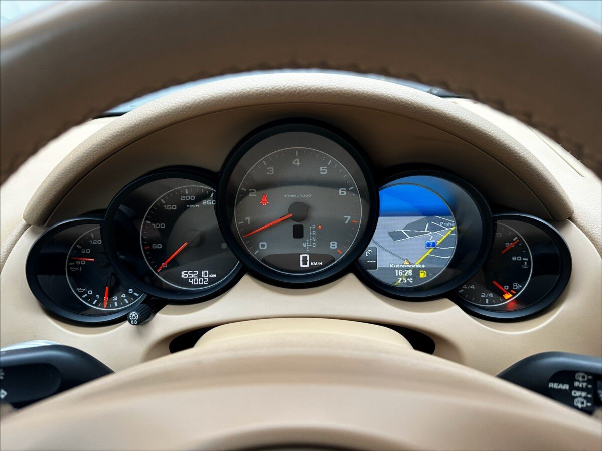 Porsche Cayenne Kombi 4,8 l 294 kw