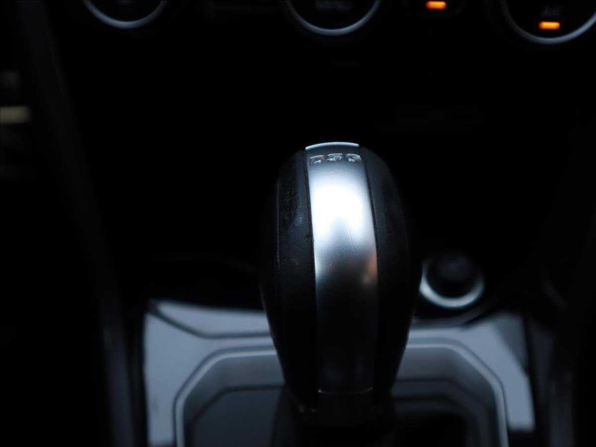 Volkswagen T-Roc CUV 1,5 l 110 kw