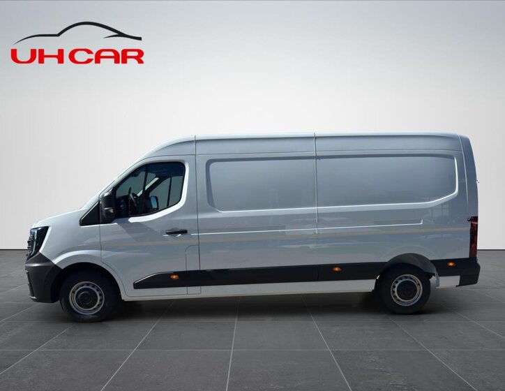 Nissan Interstar 8