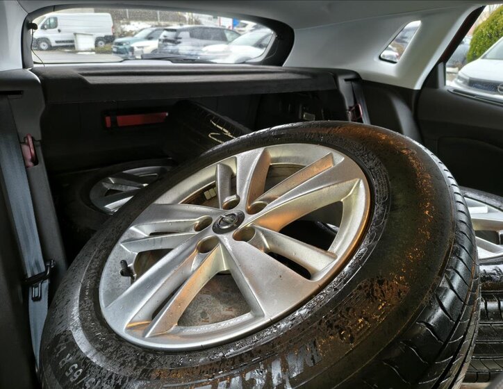 Opel Grandland SUV 1,2 l 96 kw