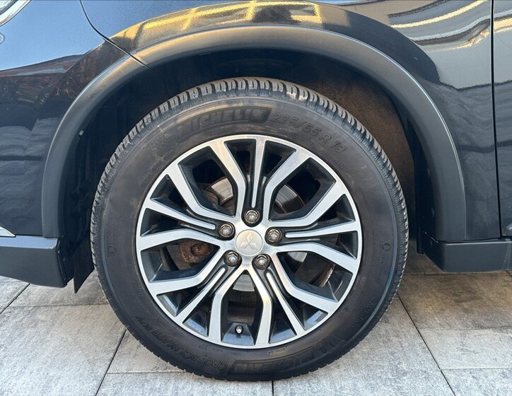 Mitsubishi Outlander SUV / Terénní 2,3 l 110 kw