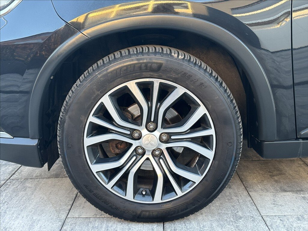 Mitsubishi Outlander SUV / Terénní 2,3 l 110 kw