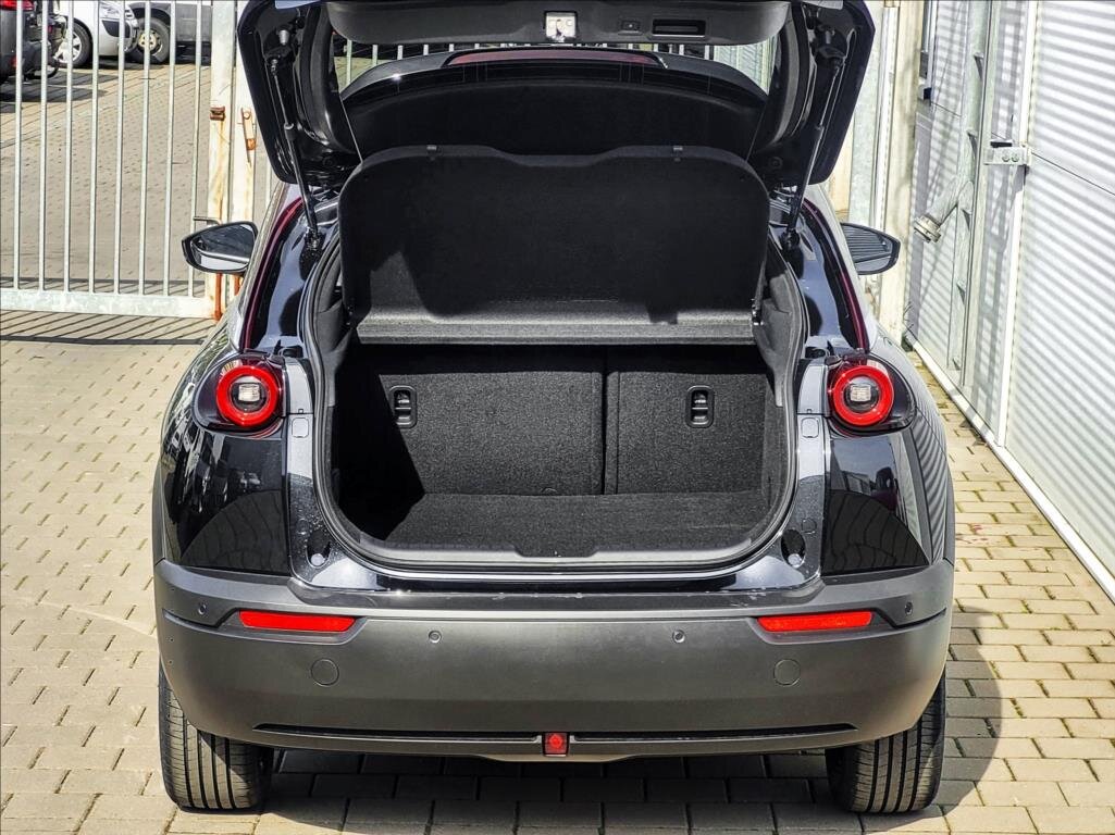 Mazda MX-30 Hatchback 829,0 125 kw