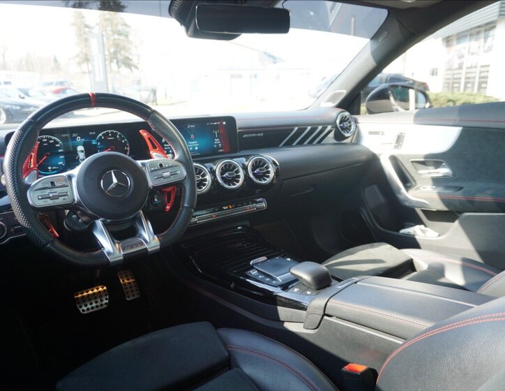 Mercedes-Benz CLA Kupé 2,0 l 225 kw