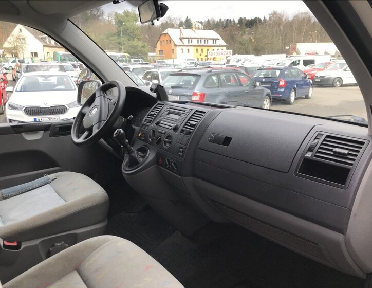 Volkswagen Caravelle Kombi 2,5 l 128 kw