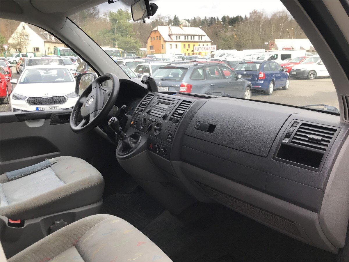 Volkswagen Caravelle Kombi 2,5 l 128 kw