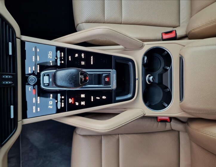 Porsche Cayenne SUV 3,0 l 250 kw