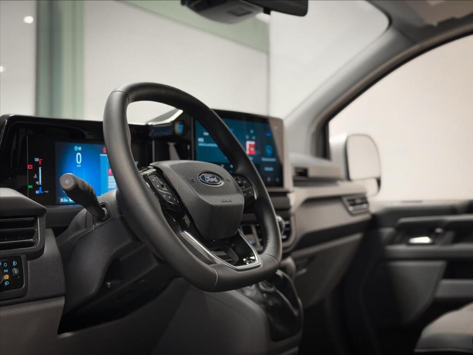 Ford Tourneo Custom 6