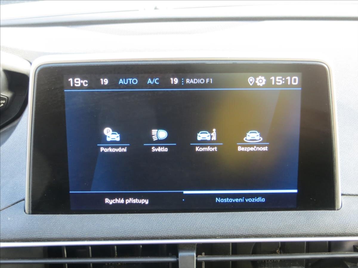 Peugeot 3008 SUV / Terénní 1,5 l 96 kw