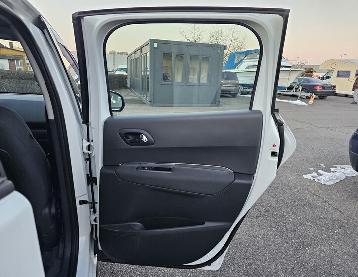 Peugeot 3008 SUV 1,2 l 96 kw