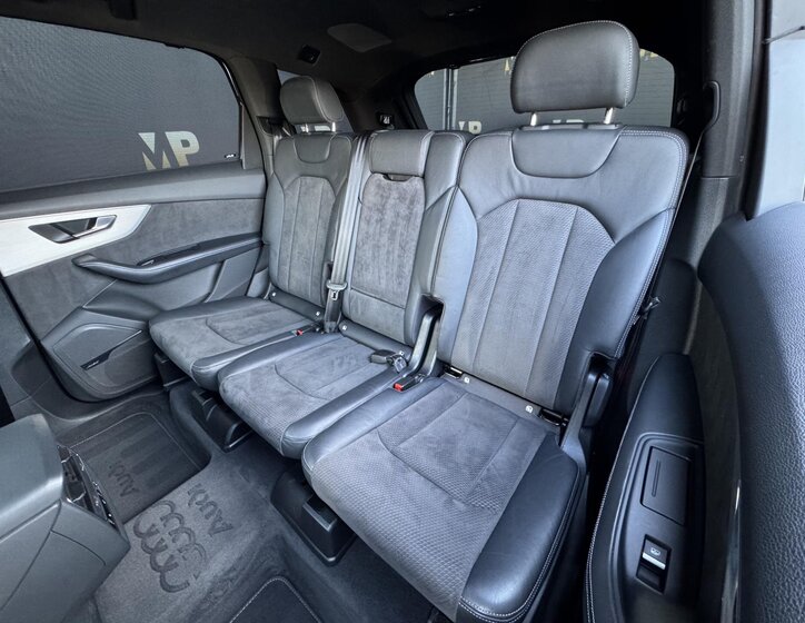 Audi Q7 17